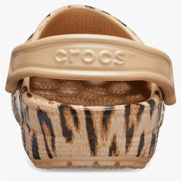 Crocs Classic Leopard Gold Clog Unisex – Men’s 7 / Women’s 9 New - Picture 4 of 5